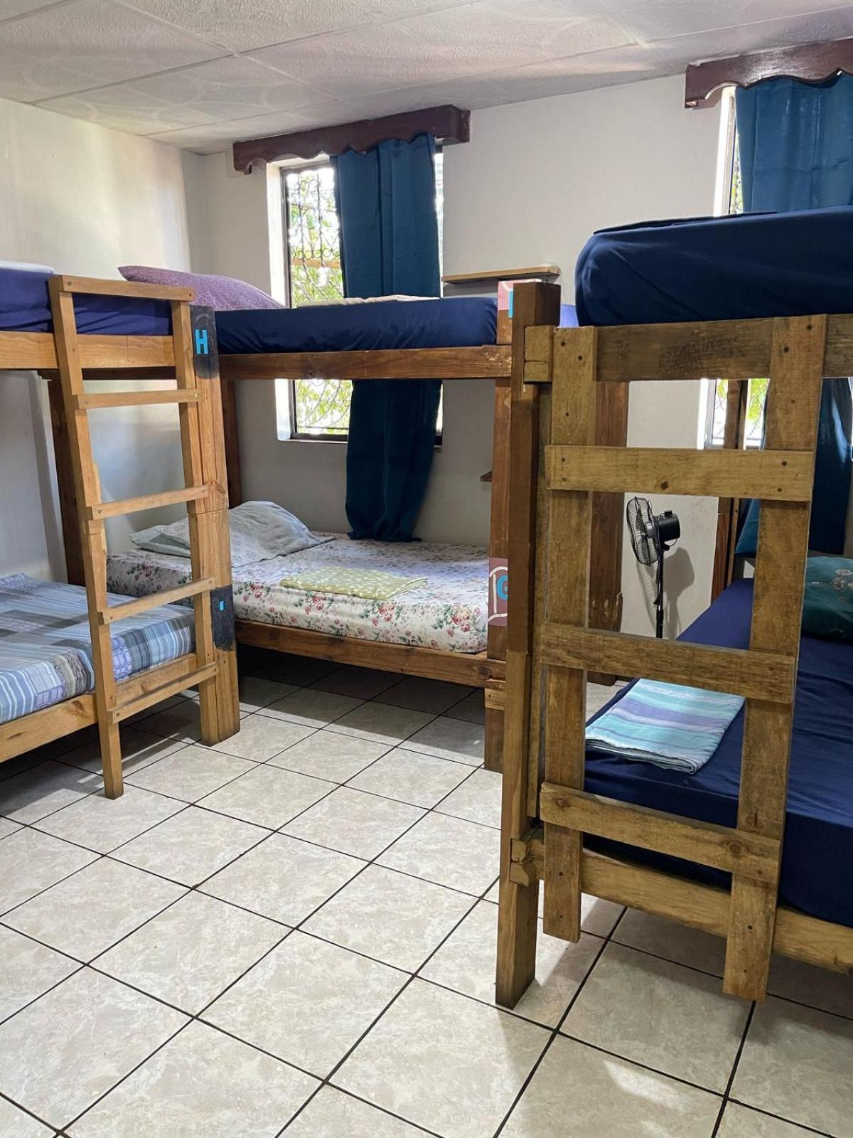 Pool House Hostel Santa Ana Zewnętrze zdjęcie
